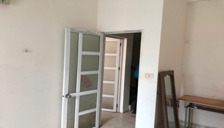 Cho thuê nhà ngõ LÀM VP, Ở GĐ, NHÓM 99 Định Công, chỉ 8.5 triệu 40m2 x 5 tầng, 4 ngủ, 4 WC